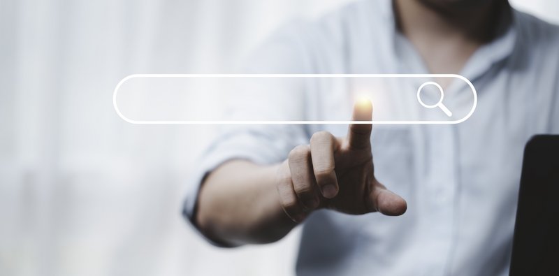(c) Dilokastudio - Freepik.com hand-touching-with-search-icon-search-engine-optimisation-seo-concept-find-information-by-internet-connection