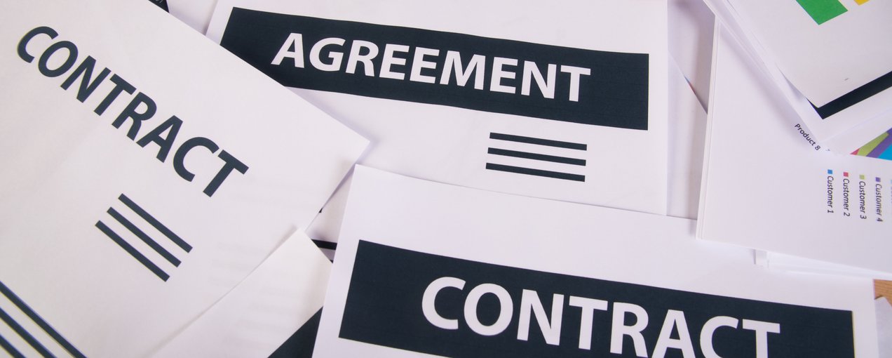 (c) Jcomp - Freepik.com business-report-graphs-charts-business-concept